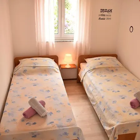 Apartman Petra Premantura Exterior photo