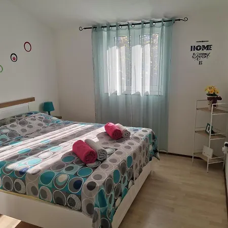Apartman Petra Premantura Exterior photo