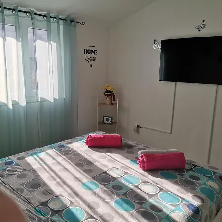 Apartman Petra Premantura Exterior photo